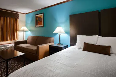 Photo 4 - Best Western Fairwinds Inn