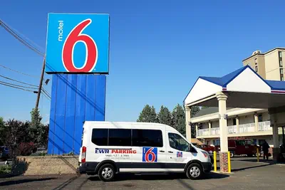 Photo 3 - Motel 6 Elizabeth, NJ - Newark Liberty Intl Airport