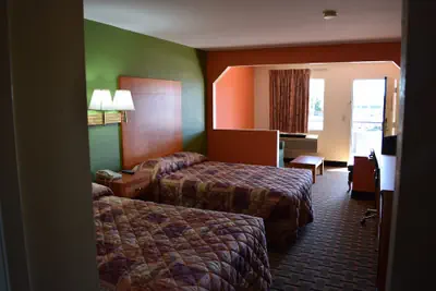 Photo 5 - Royal Inn Douglasville