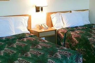 Photo 4 - America's Value Inn Mexico