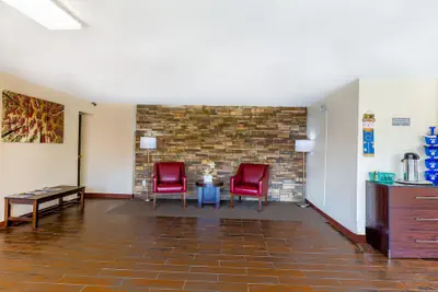 Photo 3 - Americas Best Value Inn Moline