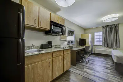 Photo 3 - Studio 6 Lenexa, KS - Overland Park