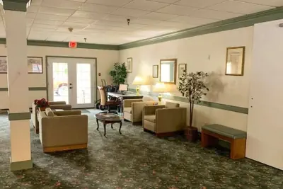 Photo 3 - Surrey Inn Ashland