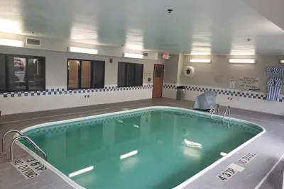 Photo 4 - Country Inn & Suites by Radisson, Fairview Heights, IL