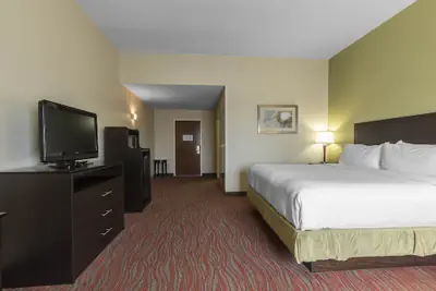 Photo 4 - Holiday Inn Express Hotel & Suites Cullman by IHG
