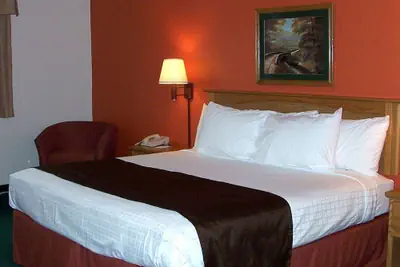 Photo 2 - Holiday Inn Express Garden City East by IHG
