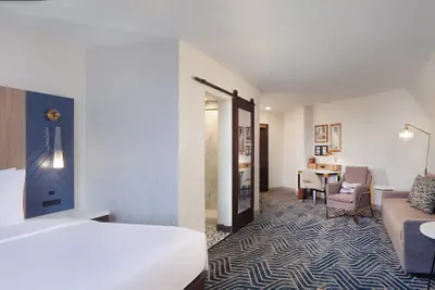 Photo 3 - Hotel Royer Urbana Champaign, Tapestry Collection by Hilton