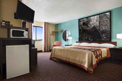 Photo 5 - Super 8 by Wyndham Marion