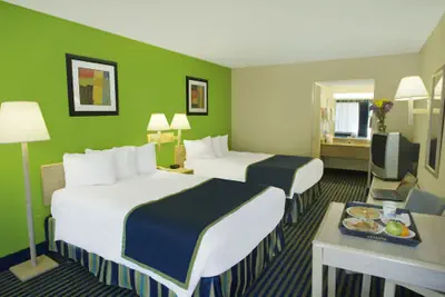 Photo 5 - Days Inn by Wyndham Richmond Hill/Savannah