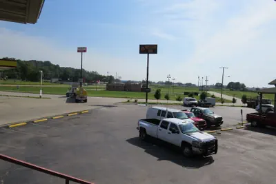 Photo 3 - First Western Inn Caseyville