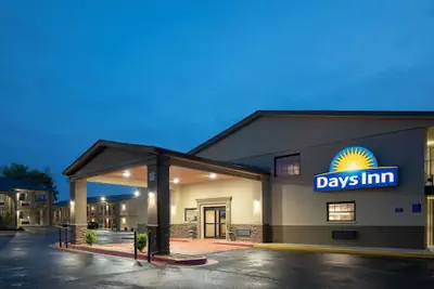 Photo 4 - Days Inn & Suites by Wyndham Athens Alabama