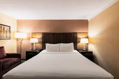 Photo 5 - Crowne Plaza Newark Airport by IHG