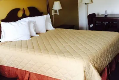 Photo 3 - Days Inn by Wyndham Donalsonville