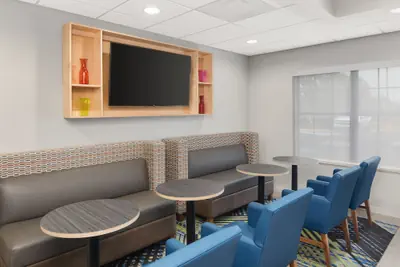 Photo 2 - Holiday Inn Express & Suites Byron by IHG