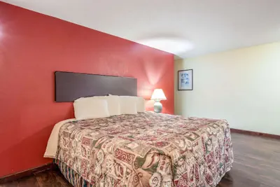Photo 3 - Rodeway Inn Benton