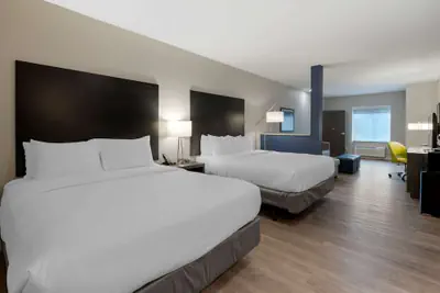 Photo 5 - Comfort Suites Cincinnati University - Downtown
