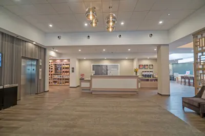 Photo 3 - Hampton Inn Chicago North-Loyola Station