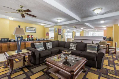 Photo 4 - Econo Lodge Byron near Historic District - Warner Robins