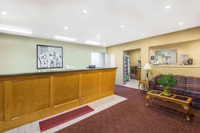 Photo 3 - Super 8 by Wyndham Chanute