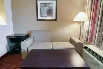 Photo 2 - Quality Inn & Suites Clarksville