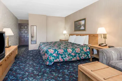 Photo 3 - Knights Inn Dayton at Poe Ave