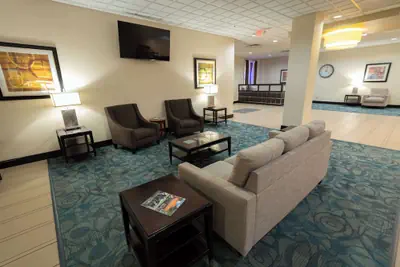 Photo 2 - Quality Inn & Suites Downtown Mansfield