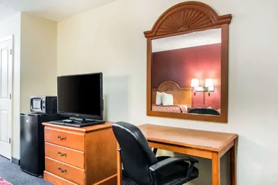Photo 2 - Rodeway Inn La Grange East