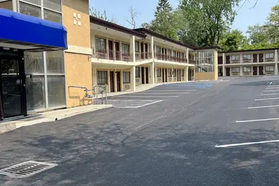 Photo 3 - Executive Inn