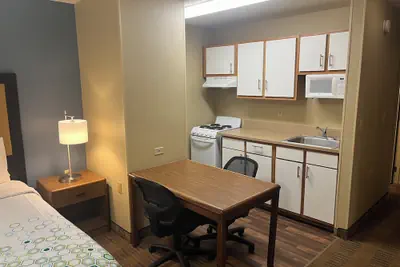 Photo 5 - HomeTowne Studios & Suites by Red Roof Greensboro