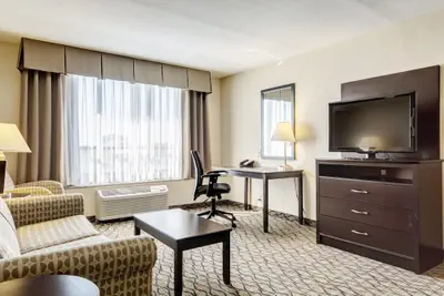 Photo 2 - Holiday Inn St. Louis Arpt West-Earth City by IHG