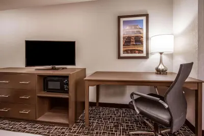 Photo 4 - La Quinta Inn & Suites by Wyndham Fairborn Wright-Patterson