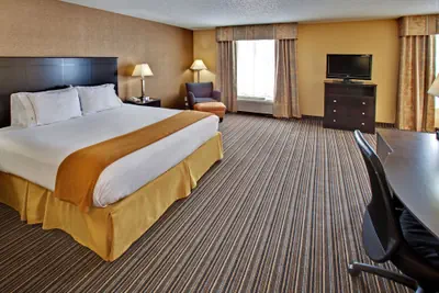 Photo 4 - Holiday Inn Express Hotel & Suites Council Bluffs - Conv Ctr by IHG