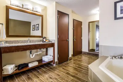 Photo 3 - Comfort Inn Norwalk - Sandusky