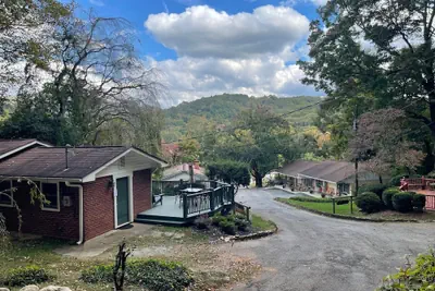 Photo 5 - Mountain Aire Cottages, Inn, & Glamping
