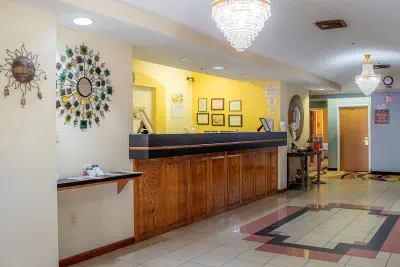 Photo 4 - Red Roof Inn & Suites Hinesville