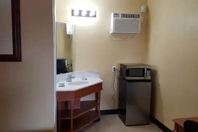 Photo 2 - Budget Inn