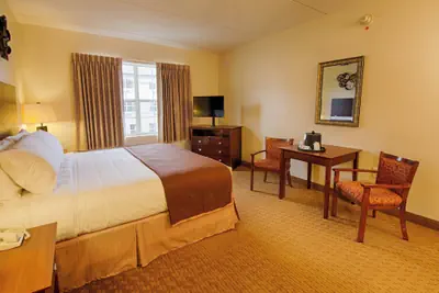 Photo 4 - Landmark Inn Fort Liberty