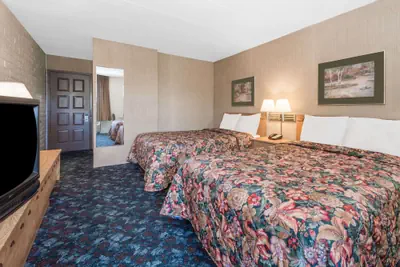Photo 5 - Knights Inn Dayton at Poe Ave