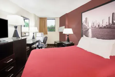 Photo 3 - Super 8 by Wyndham Chicago IL