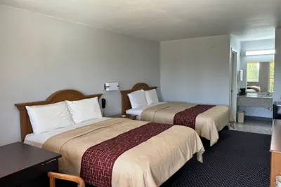 Photo 5 - Clairmont Inn