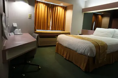 Photo 5 - CenterWay Hotel Tonawanda