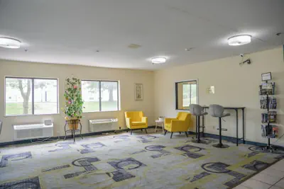 Photo 5 - Days Inn by Wyndham Mount Vernon