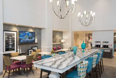 Photo 4 - Hampton Inn & Suites Chicago Schaumburg