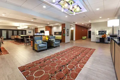 Photo 2 - Hampton Inn Marion