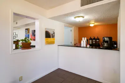 Photo 4 - Econo Lodge