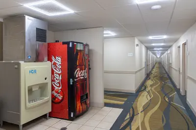 Photo 4 - Cottonwood Suites Savannah Hotel & Conference Center