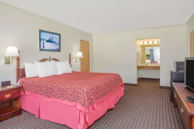 Photo 5 - Days Inn by Wyndham Milledgeville