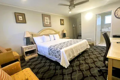 Photo 4 - Atrium Inn