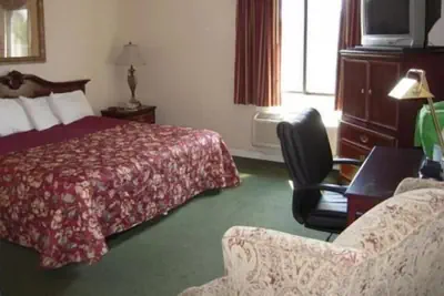 Photo 5 - Colonie inn and Suites