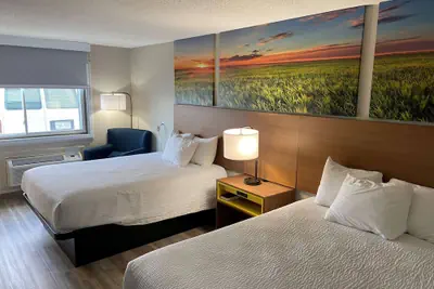 Photo 3 - Days Inn by Wyndham Ankeny - Des Moines